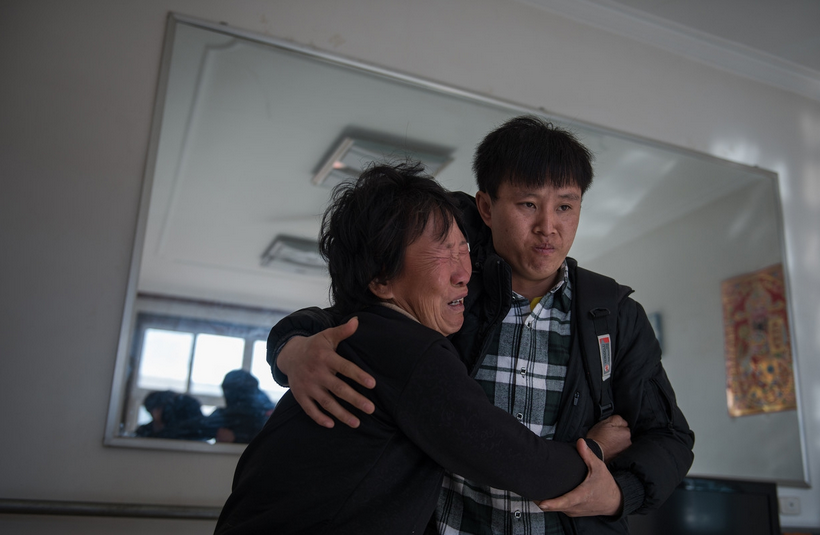 小伙被拐30年回家，母子相貌惊人一致