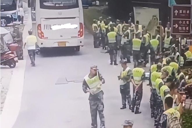 骑手断头路车祸被网友发现，当地回应引热议