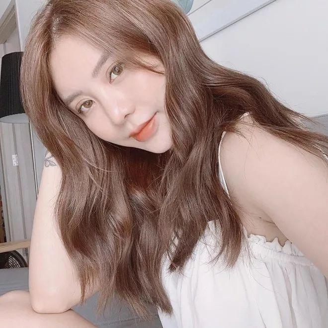 俏皮小妞