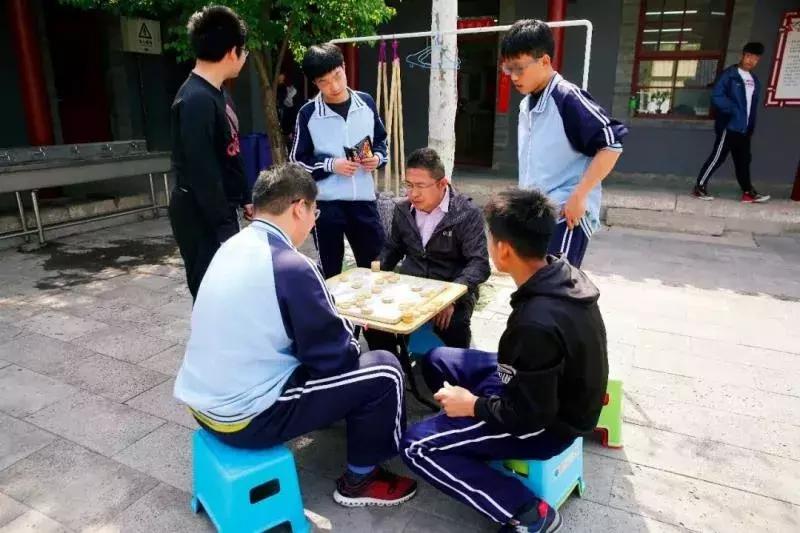 媒体聚焦，14岁女孩在拓展营遭体罚不幸离世