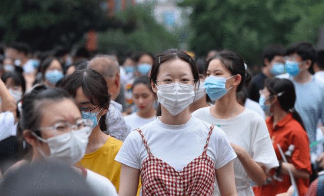 高考淡定哥提前15分钟交卷，自信与从容的背后