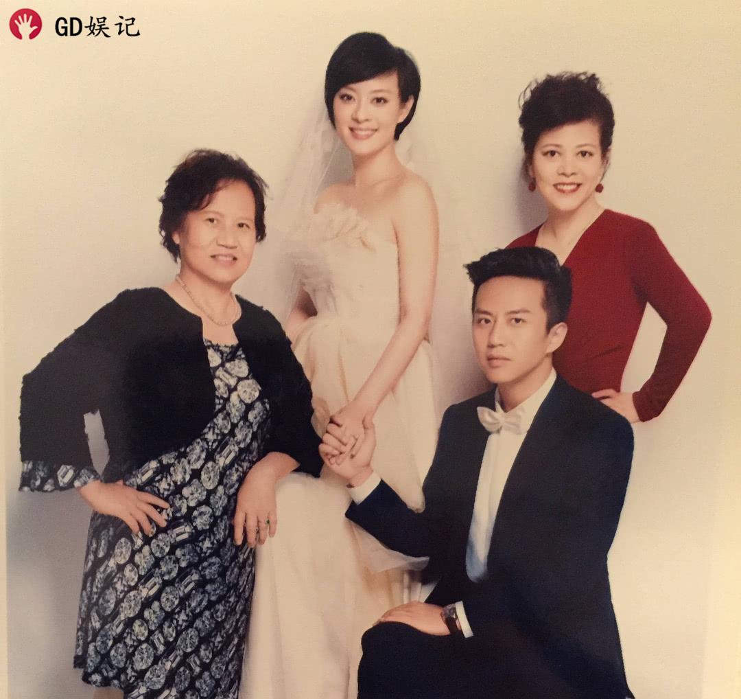 孙俪邓超复古全家福，时光流转中的温馨记忆