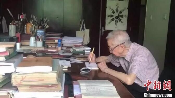诗人郑愁予的离世，缅怀一代文学巨匠