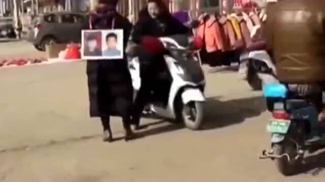 女民警寻子二十年，坚韧与母爱的力量