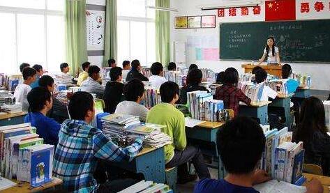 男生北大第一节上课决定退学复读，一场关于梦想与选择的博弈