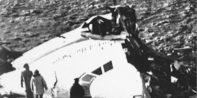 印航空难唯一幸存者参加弟弟葬礼，生死之间的深刻告别