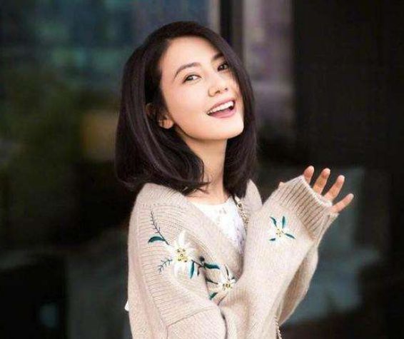 高圆圆带女儿现身巴塞罗那，麻辣烫母女情深！