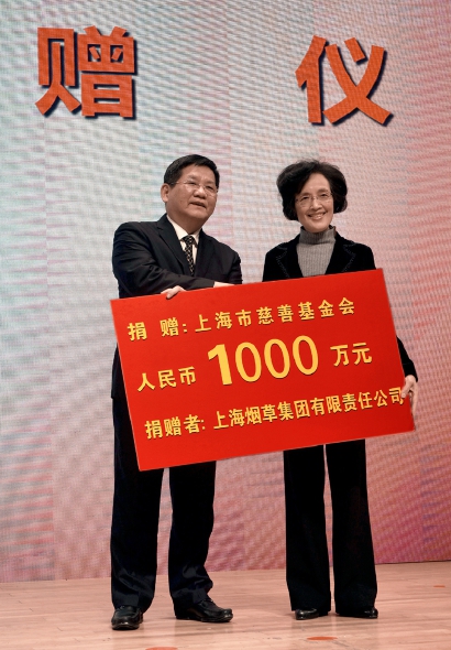各富豪捐款，财富背后的责任与担当