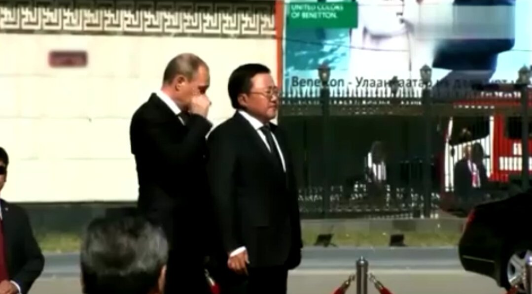 硬汉普京出访中国
